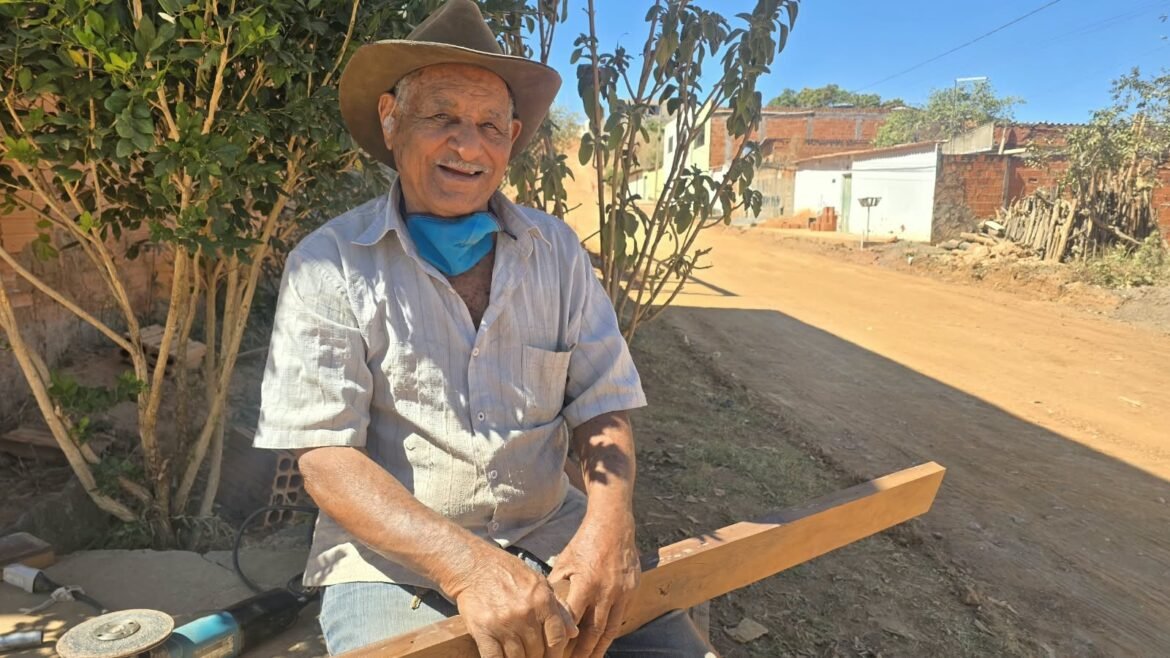 moradores-do-jaragua,-em-montes-claros,-comemoram-a-chegada-do-asfalto