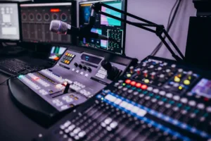 apos-quatro-meses-radio-eldorado-volta-ao-ar-|-g1