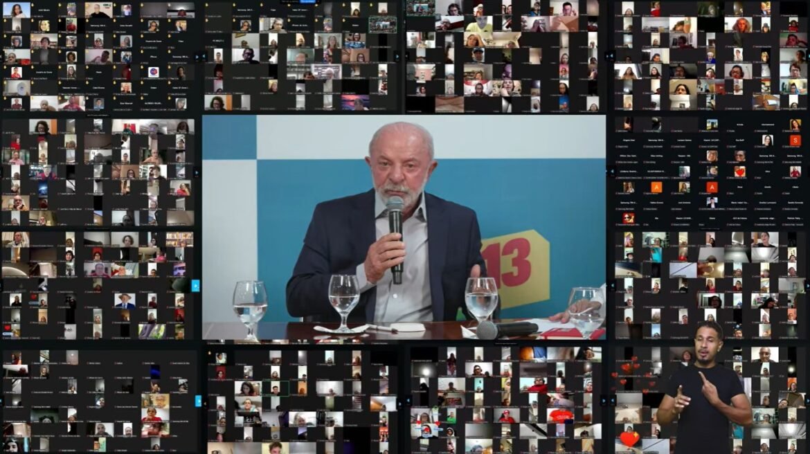 lula-faz-‘live’-com-apoiadores-no-alvorada;-em-2022,-tse-proibiu-bolsonaro-de-promover-propria-campanha-no-palacio