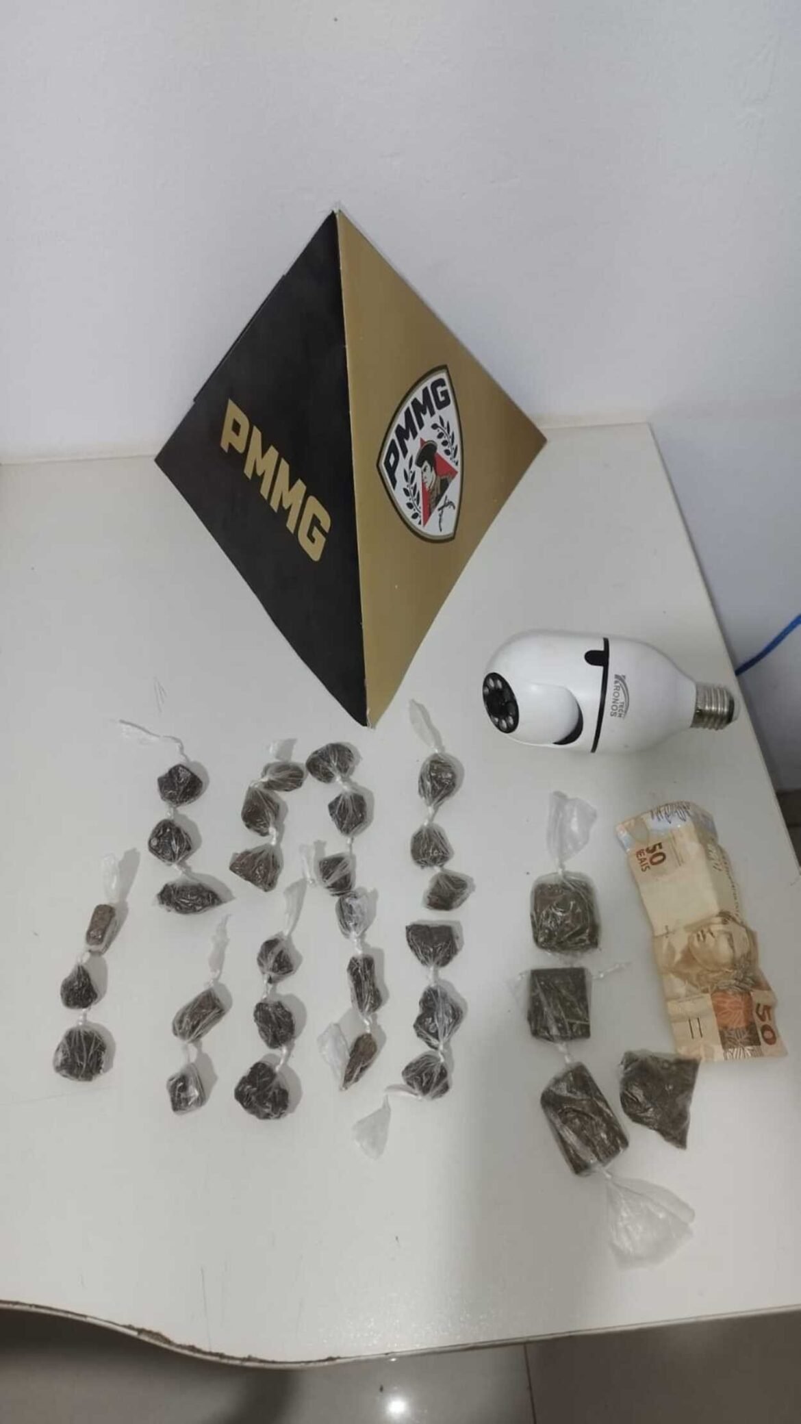 mulher-e-presa-e-adolescentes-sao-apreendidos-apos-apreensao-de-maconha-em-varzelandia
