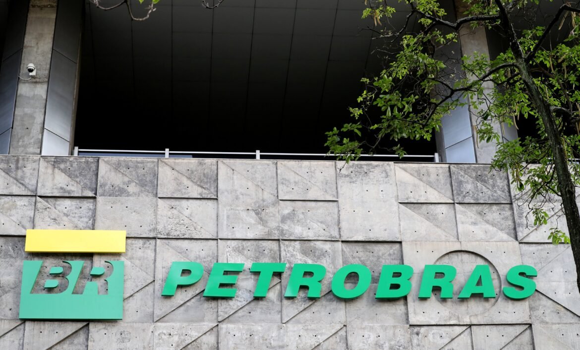 petrobras-aumenta-diesel-em-r$-1,-mas-reajuste-sera-neutralizado-por-subsidio-do-governo-|-g1