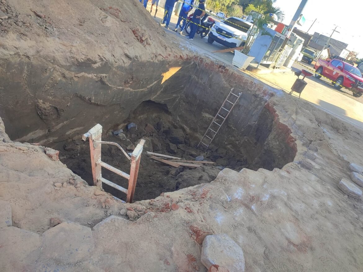 homem-morre-soterrado-enquanto-abria-vala-para-instalar-tanque-de-combustivel-em-nova-porteirinha
