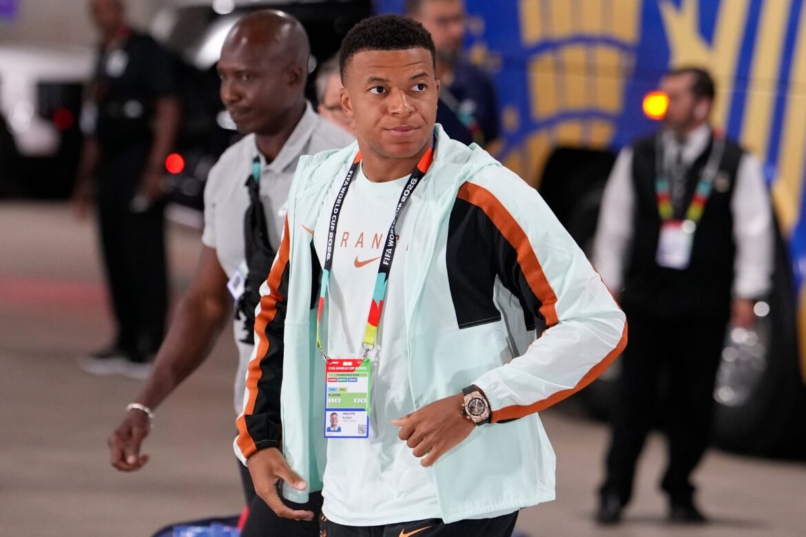 mbappe-rompe-com-a-nike-e-assina-contrato-com-a-suica-on-|-g1