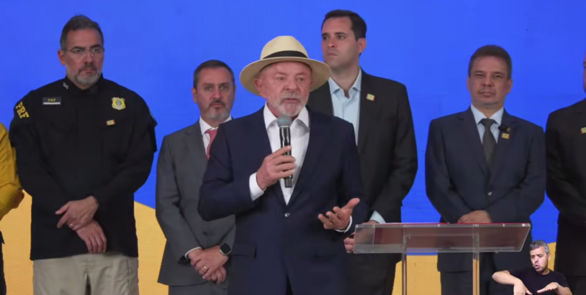 lula-diz-nao-aceitar-classificacao-de-faccoes-como-terroristas:-‘terrorismo-foi-o-8-de-janeiro’