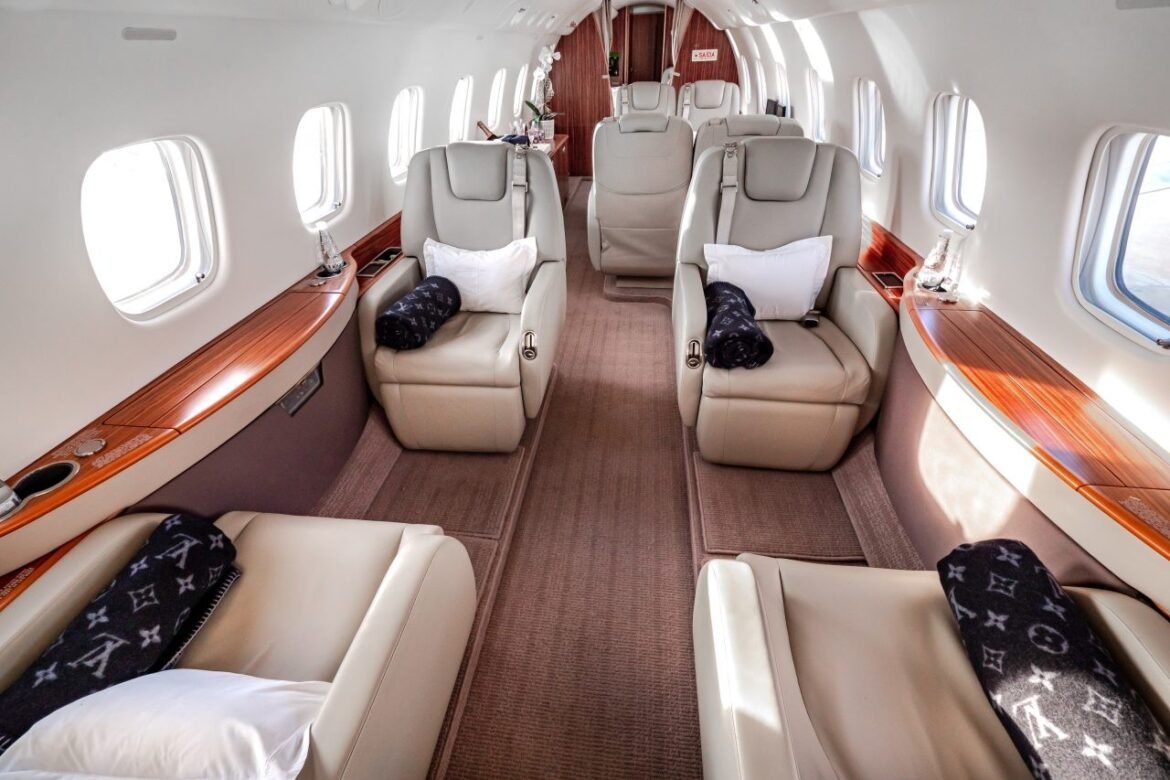 fotos:-veja-como-e-aviao-de-vorcaro-usado-por-flavio-bolsonaro-e-moraes