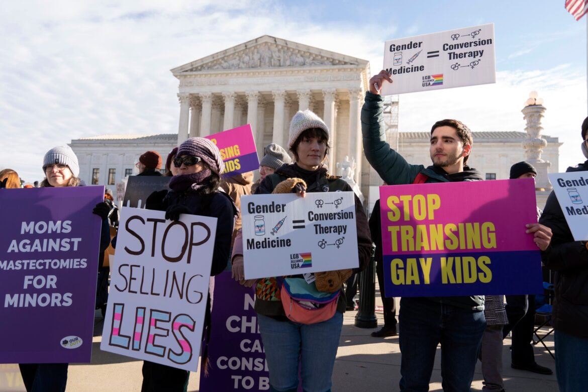 seis-hospitais-dos-eua-param-de-tratar-adolescentes-trans-apos-acusacao-de-fraude-do-governo-trump