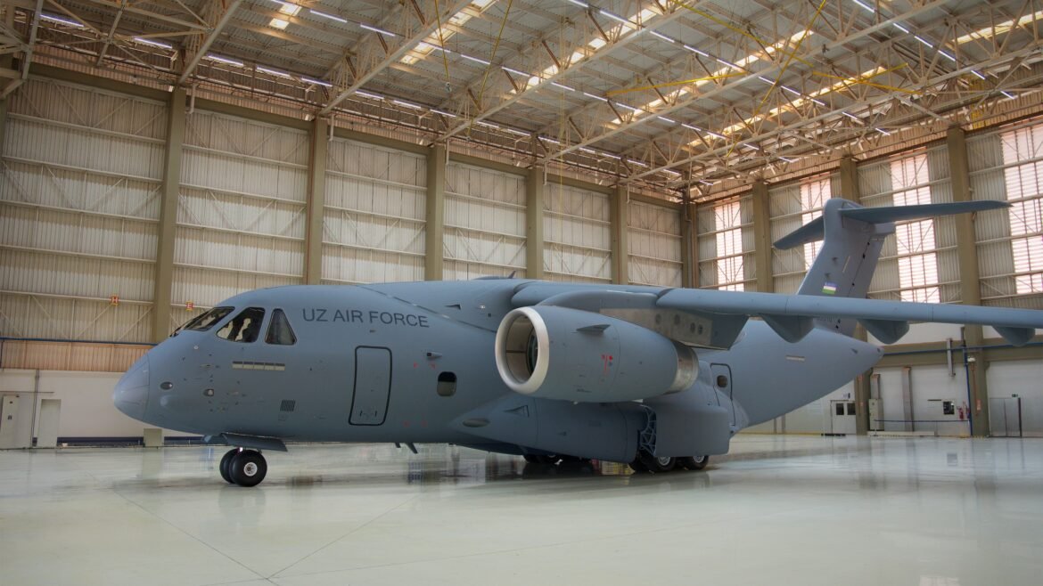 embraer-entrega-1o-aviao-c-390-millennium-a-forca-aerea-do-uzbequistao-|-g1