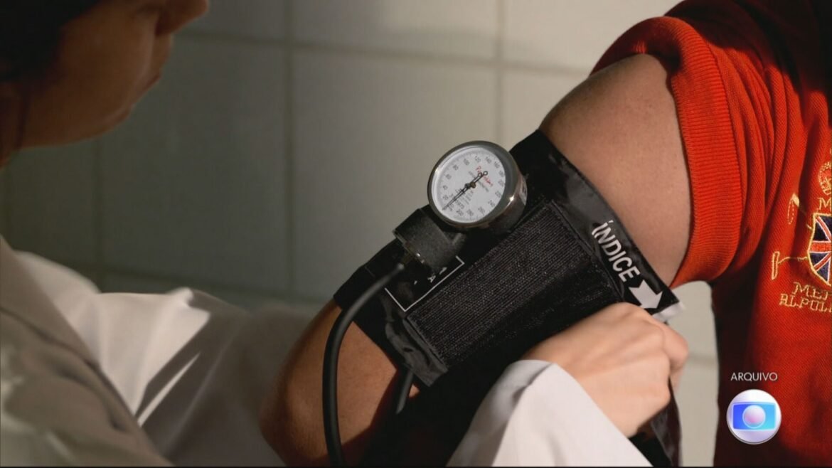 uso-de-aplicativo-por-pacientes-com-hipertensao-esta-associado-a-maior-adesao-ao-tratamento-e-queda-na-pressao,-diz-estudo