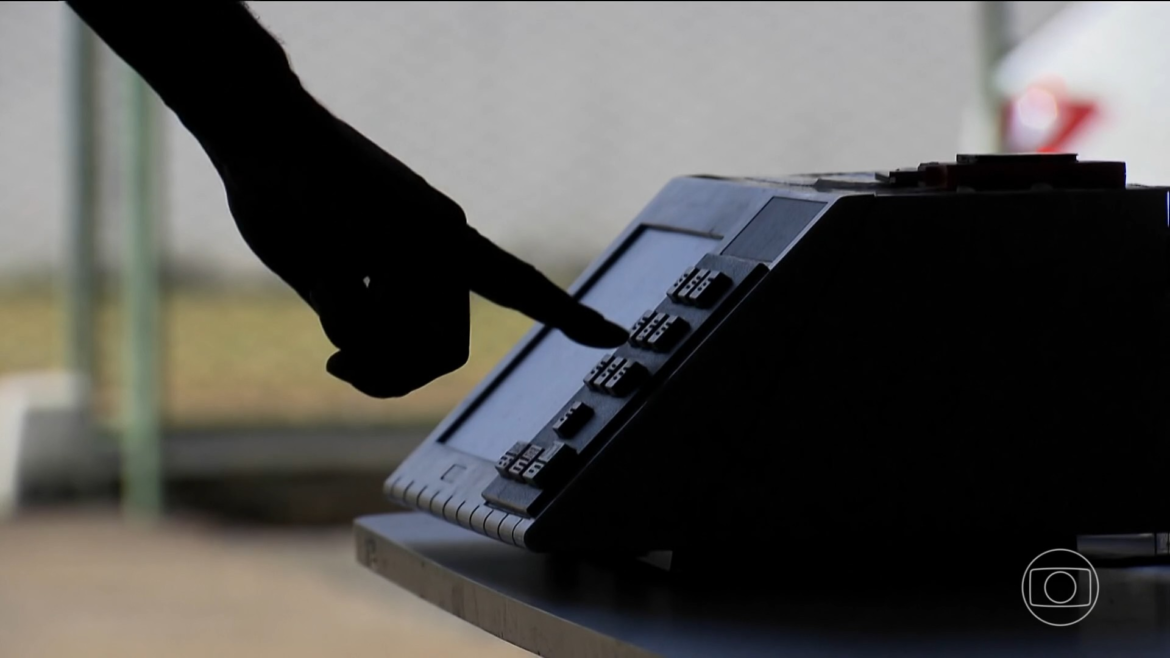 eleicoes-2026:-roupa,-celular,-numeros-dos-candidatos-–-o-que-pode-e-o-que-nao-pode-no-dia-da-eleicao