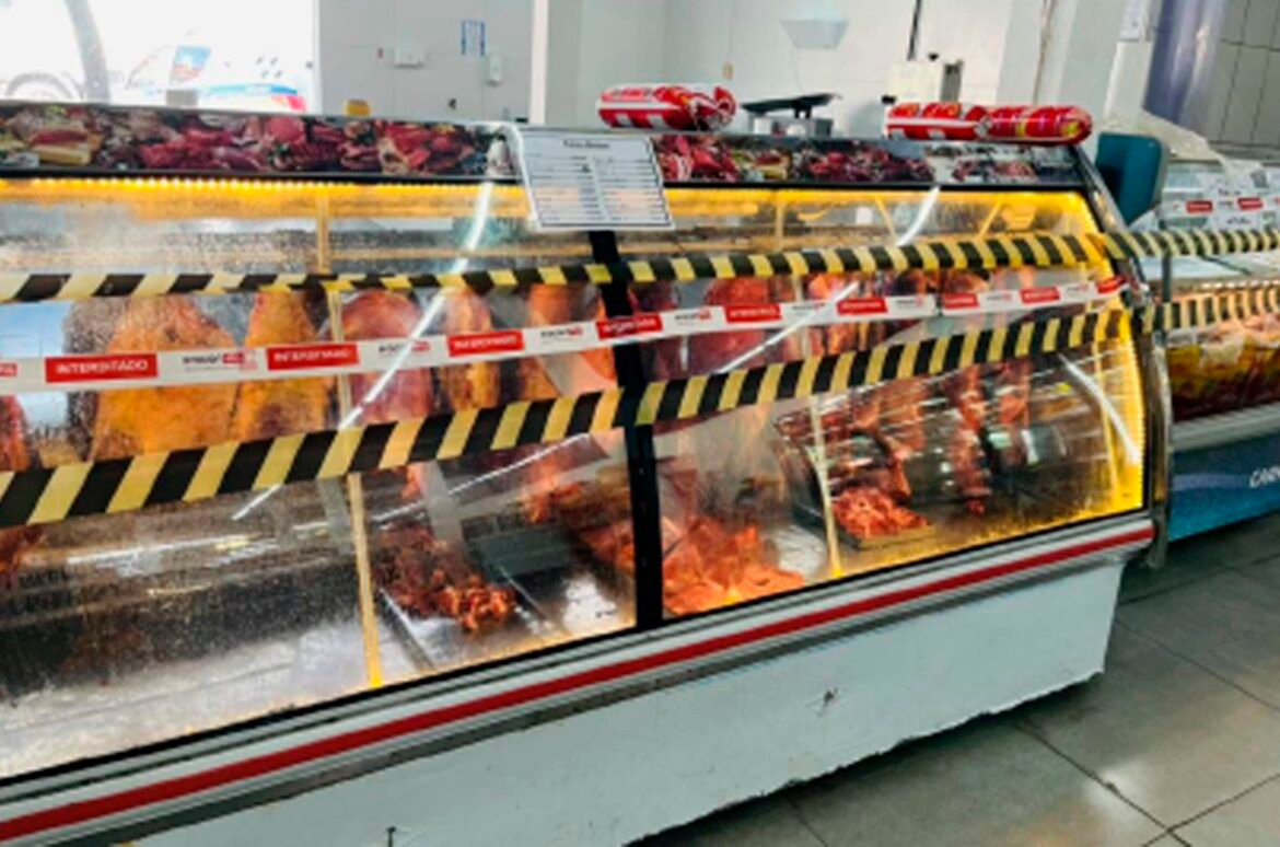 cerca-de-642-quilos-de-produtos-improprios-para-consumo-sao-apreendidos-em-operacao-do-procon-no-norte-de-mg