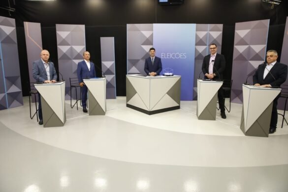 debate-na-nsc-tv-com-candidatos-ao-governo-de-sc-tem-embates,-criticas-e-propostas-de-campanha