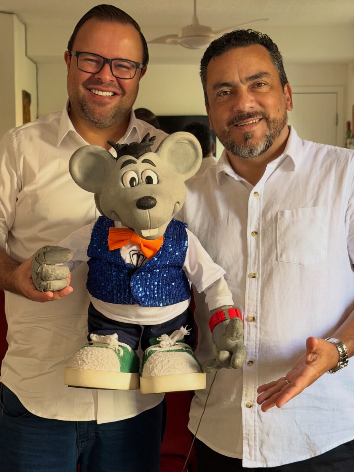 mpt-investiga-prefeito-de-cotia-apos-denuncia-de-pressao-sobre-servidores-para-fazer-campanha-para-candidato-a-deputado-federal