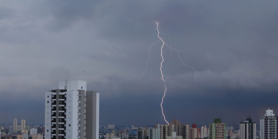fim-de-semana-de-eleicoes-sera-de-chuva-em-grande-parte-do-pais