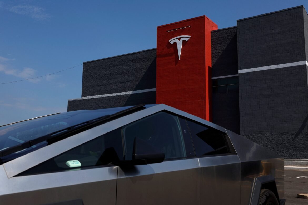 tesla-sobe-5%-apos-superar-previsao-de-entregas,-e-fortuna-de-elon-musk-encosta-em-us$-1-trilhao-|-g1