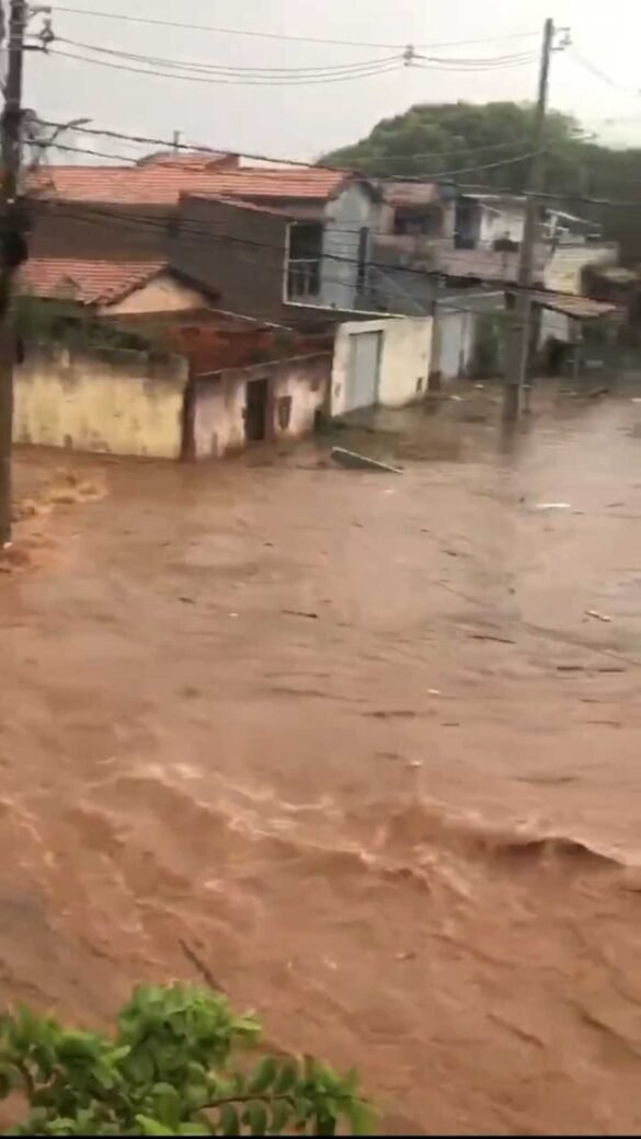 tempestade-com-ventos-fortes-e-granizo-causa-estragos-e-assusta-moradores-em-montes-claros;-video
