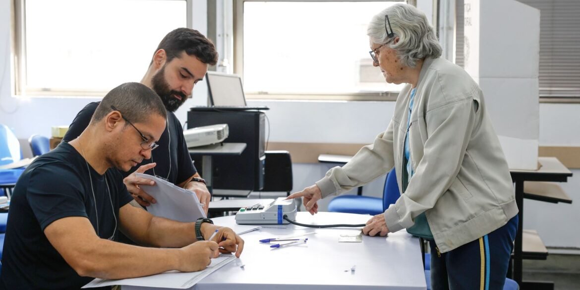 sp:-251-urnas-eletronicas-precisaram-ser-substituidas