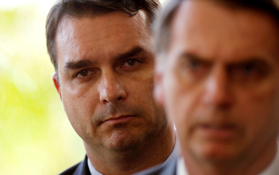 flavio-bolsonaro-supera-desempenho-do-pai-nos-primeiros-turnos-de-2022-e-2018:-veja-comparativo