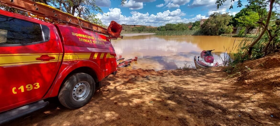 bombeiros-resgatam-corpo-de-homem-que-estava-desaparecido-em-lagoa-de-montes-claros