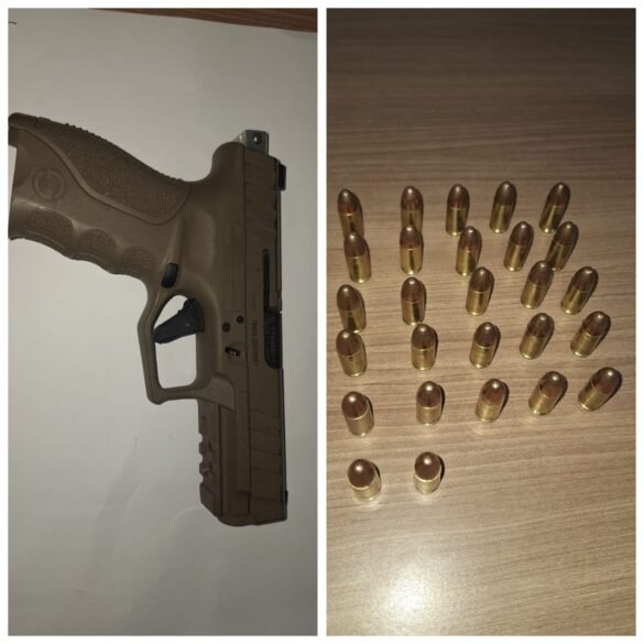 homem-e-preso-com-pistola-de-origem-estrangeira-adaptada-para-efetuar-varios-disparos-com-um-unico-acionamento