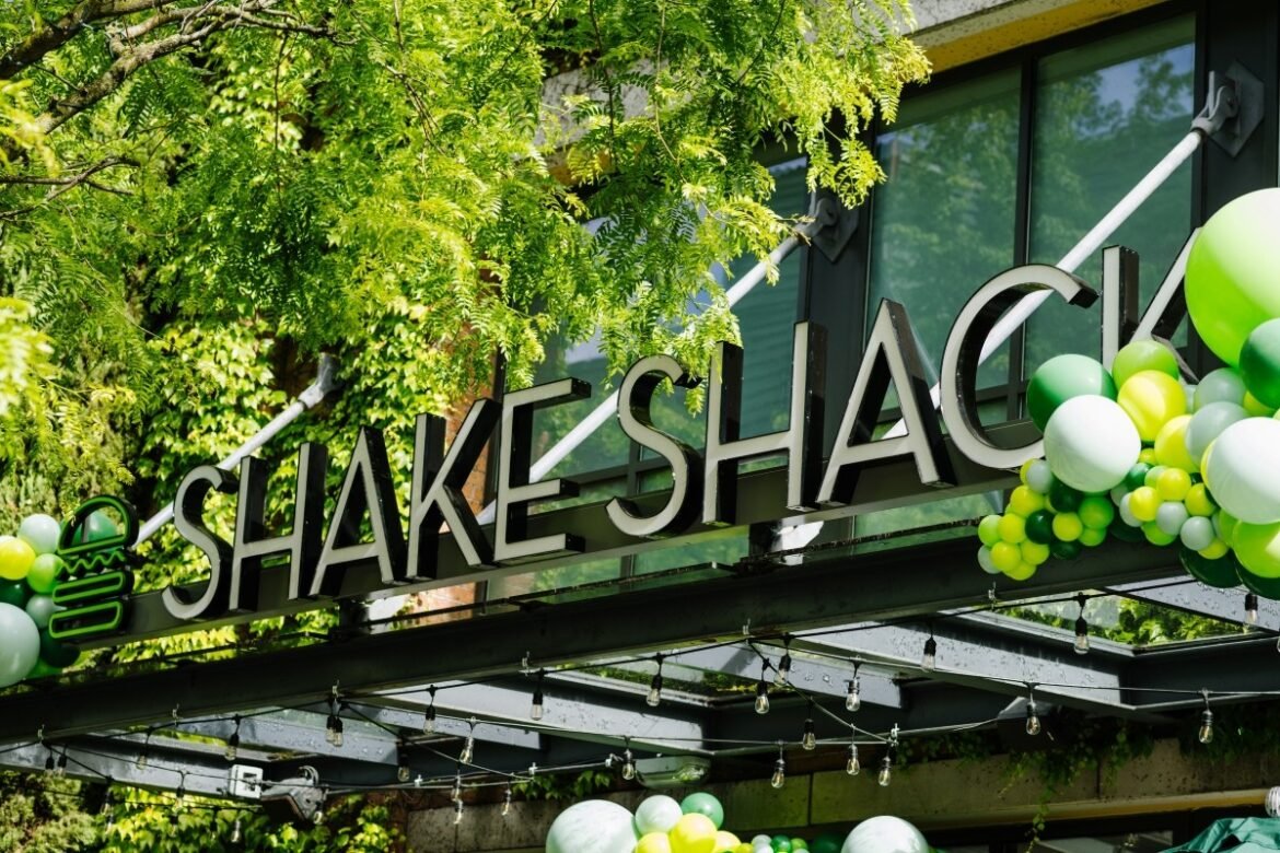 shake-shack,-rede-de-hamburgueres-dos-eua,-chega-ao-brasil-com-plano-de-abrir-40-restaurantes;-veja-cardapio-|-g1