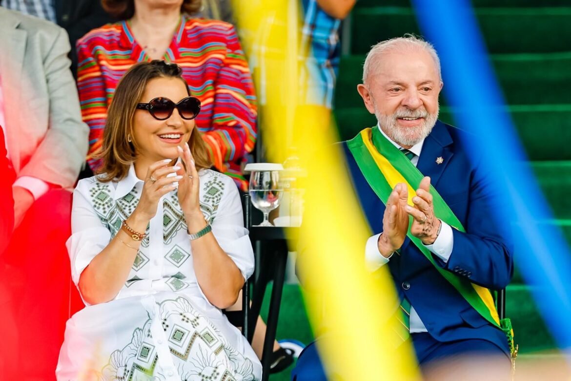 gabinete-diz-que-janja-seguira-na-campanha-de-lula;-atuacao-da-primeira-dama-e-alvo-de-criticas