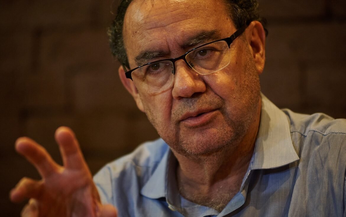 augusto-cury-critica-‘guerra-de-odios’-e-promete-se-pronunciar-em-breve:-‘por-favor,-aguardem’