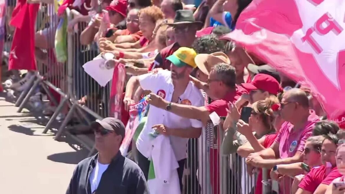 lula-diz-que-2o-turno-tera-‘muito-debate-na-tv-e-na-internet’:-‘estou-virando-o-rei-da-selfie’