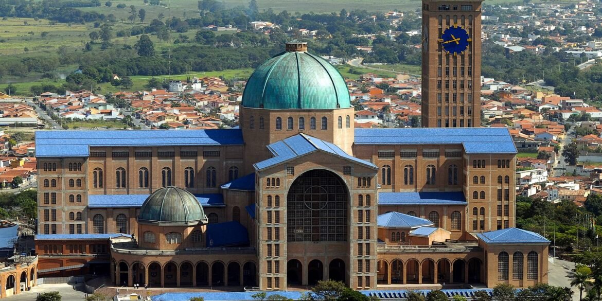 santuario-de-aparecida-tera-missas,-consagracao e-procissao-no-feriado