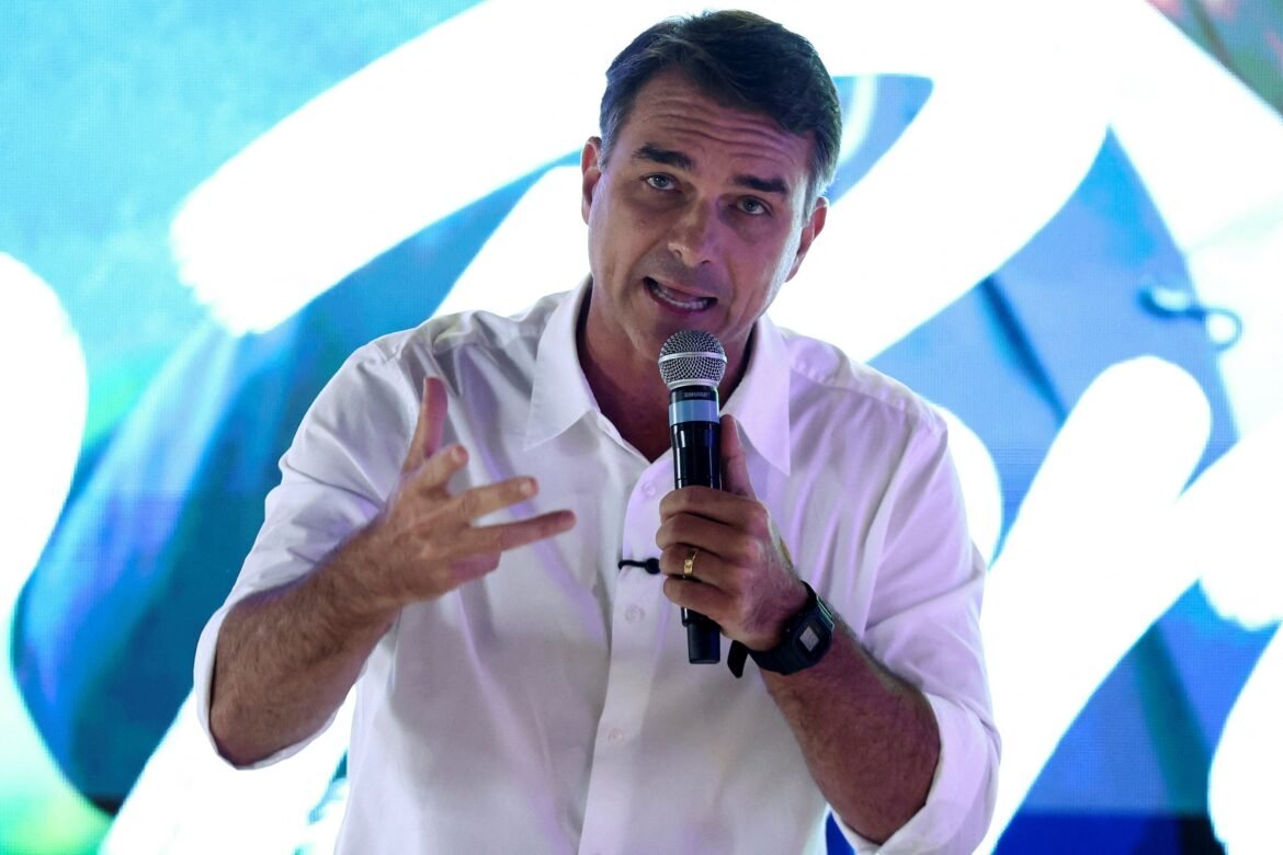 flavio-bolsonaro-diz-que-canal-da-campanha-de-lula-no-whatsapp-faz-‘divulgacao-de-mentiras-em-massa’
