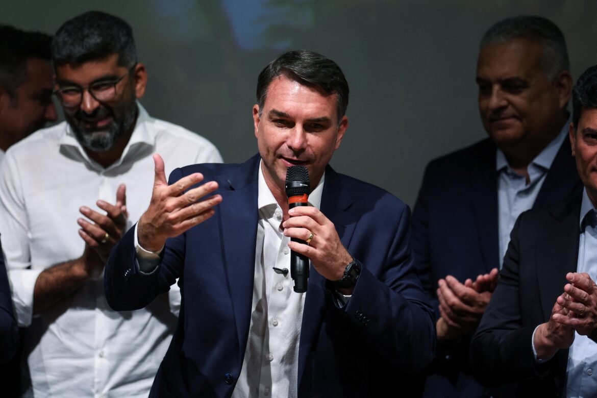 interlocutores-de-flavio-bolsonaro-procuram-gilmar-mendes-e-discutem-relacao-com-stf-em-caso-de-vitoria