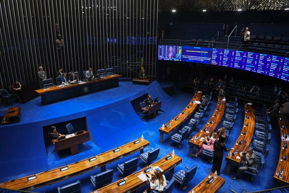 senado-deve-votar-nesta-quarta-pec-que-acaba-com-a-escala-6×1-|-g1
