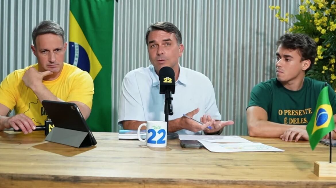 flavio-bolsonaro-promete-pena-de-8-anos-para-quem-rouba-celular-e-pede-votos-de-quem-nao-votou-no-1o-turno