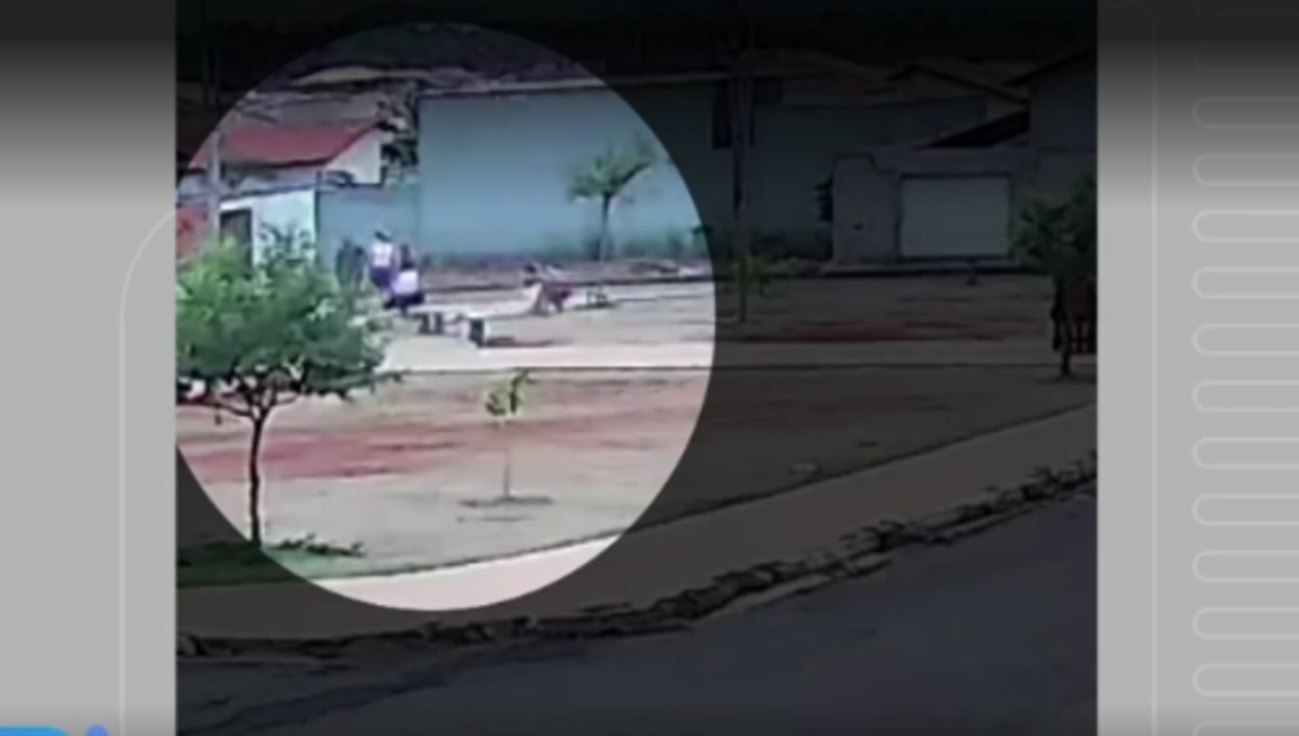 cachorro-morre-apos-ser-baleado-por-policial-de-folga-em-praca-de-unai