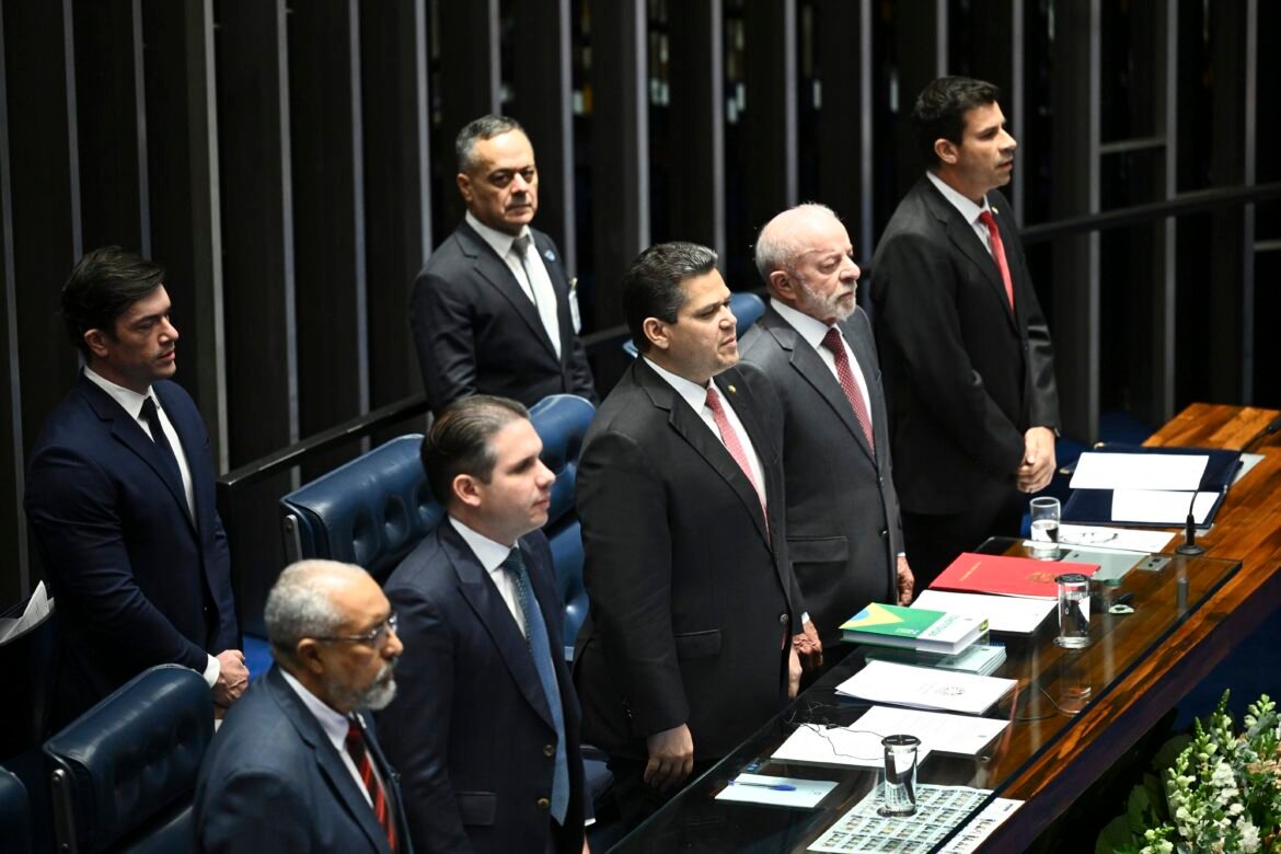 apesar-de-votos-a-favor,-apenas-um-senador-da-oposicao-comparece-a-promulgacao-da-pec-que-acaba-com-a-escala-6×1