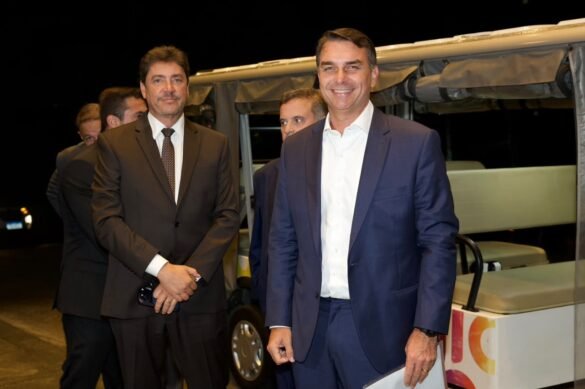 daqui-a-pouco:-renata-lo-prete-entrevista-flavio-bolsonaro,-candidato-a-presidencia-pelo-pl