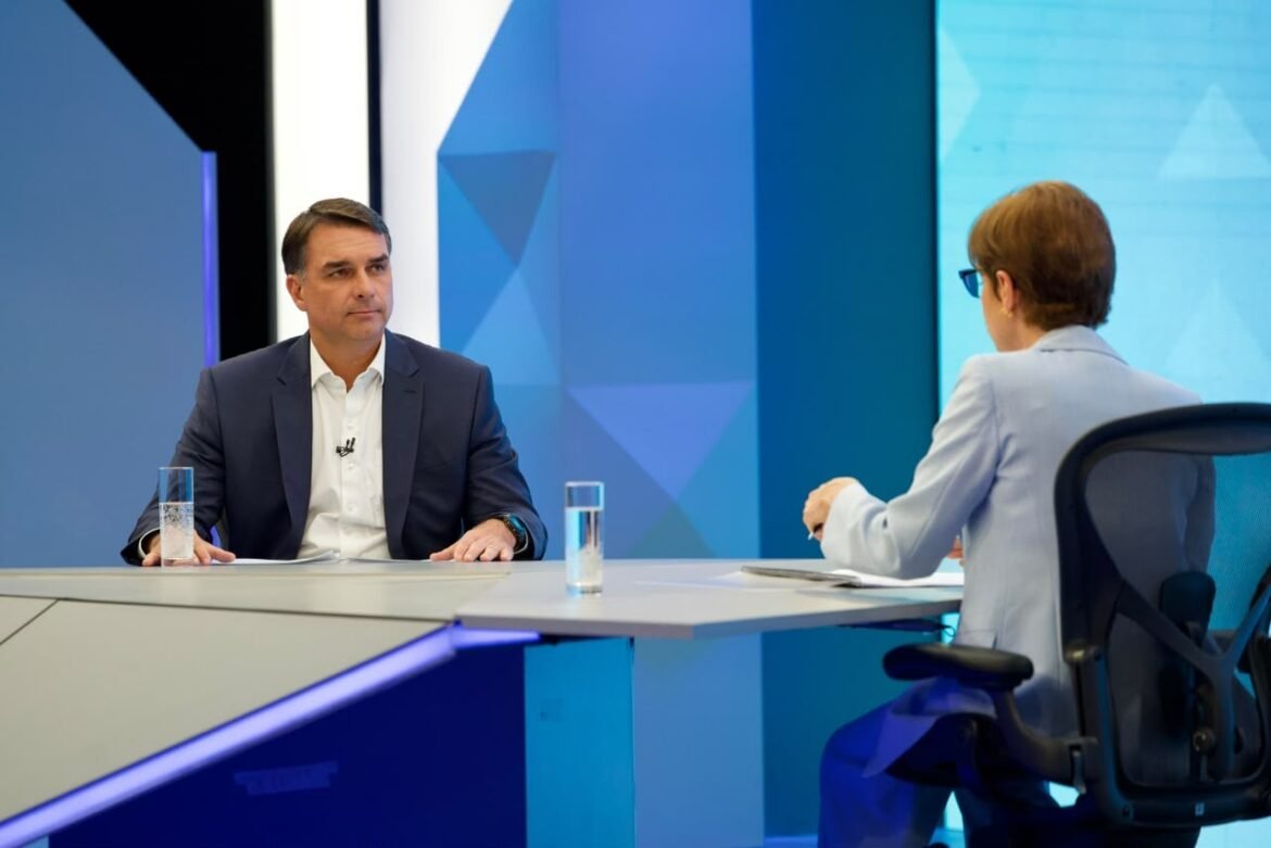 flavio-bolsonaro-diz-que-‘contrato-nao-foi-cumprido’-ao-responder-por-que-pediu-r$-134-milhoes-a-vorcaro-para-filme-que-custou-r$-75-milhoes
