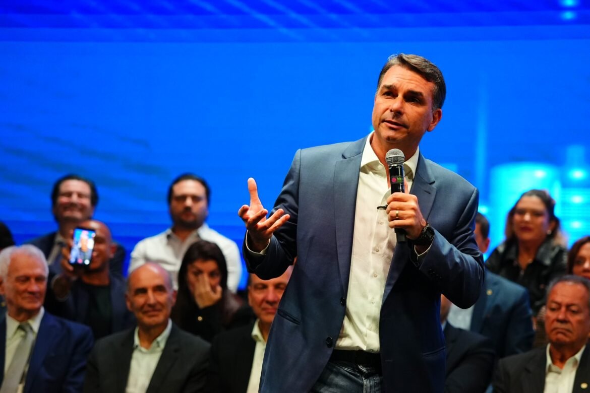 o-tabuleiro-de-flavio-bolsonaro:-os-nomes-estrategicos-que-circulam-nos-bastidores-para-um-eventual-governo