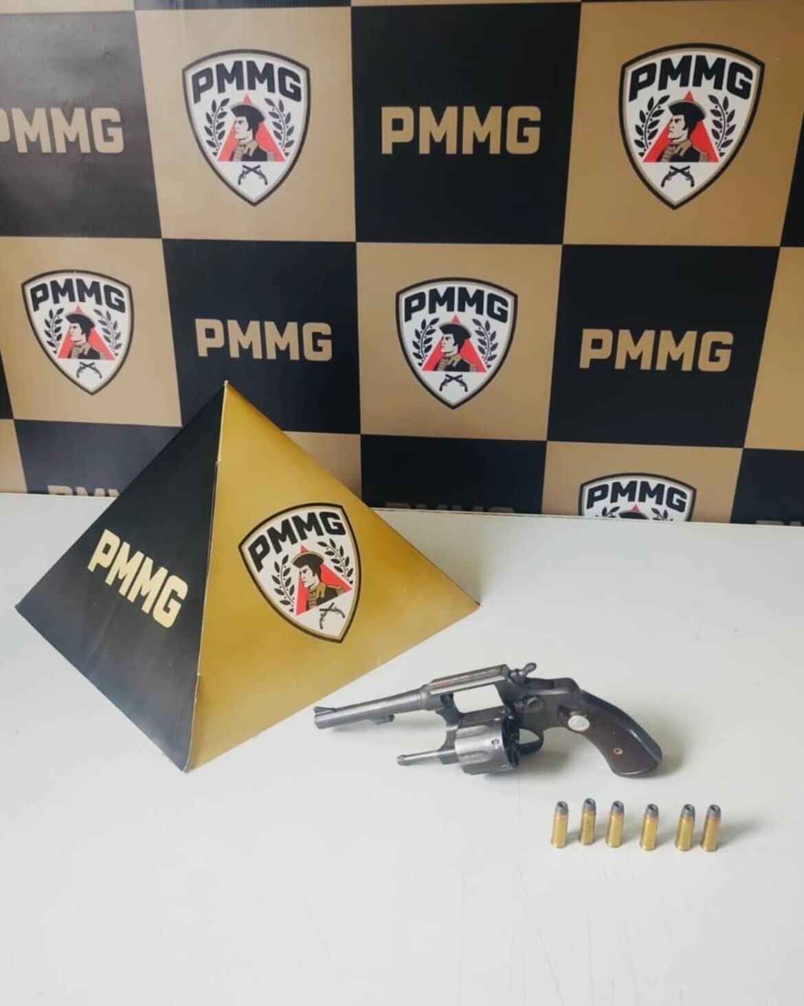 carta-com-ofensas-e-ameacas-de-morte-levam-pm-a-apreender-arma-em-gouveia