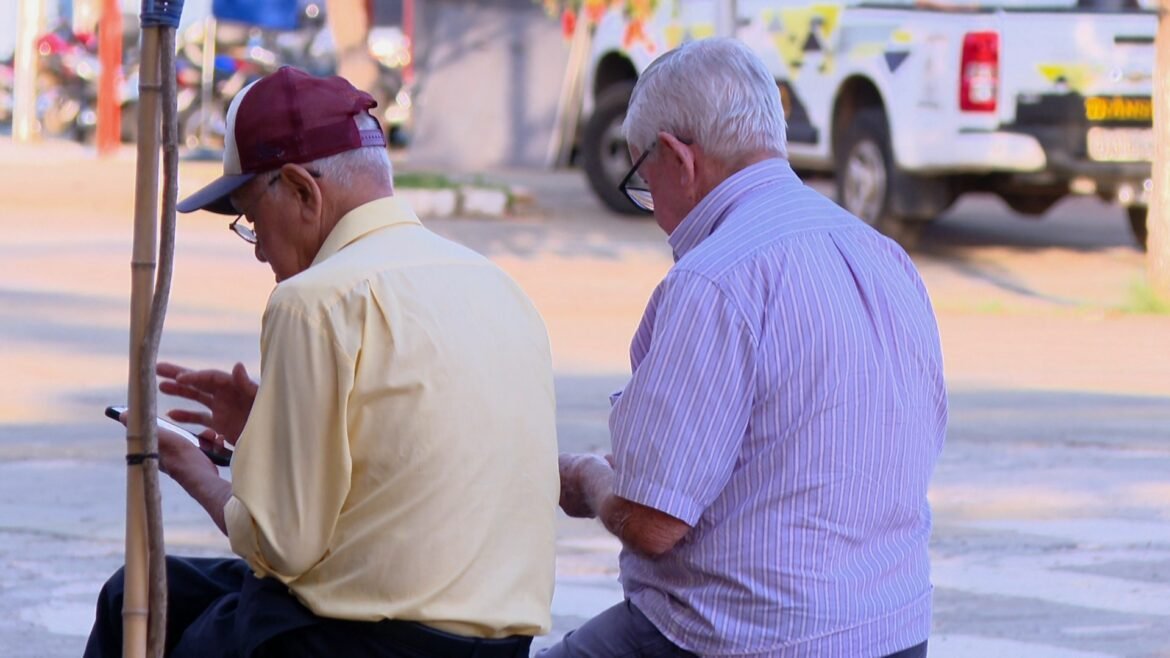 vovo-e-vovo-querem-votar:-idosos-com-mais-de-70-contam-o-que-os-levarao-as-urnas-no-segundo-turno