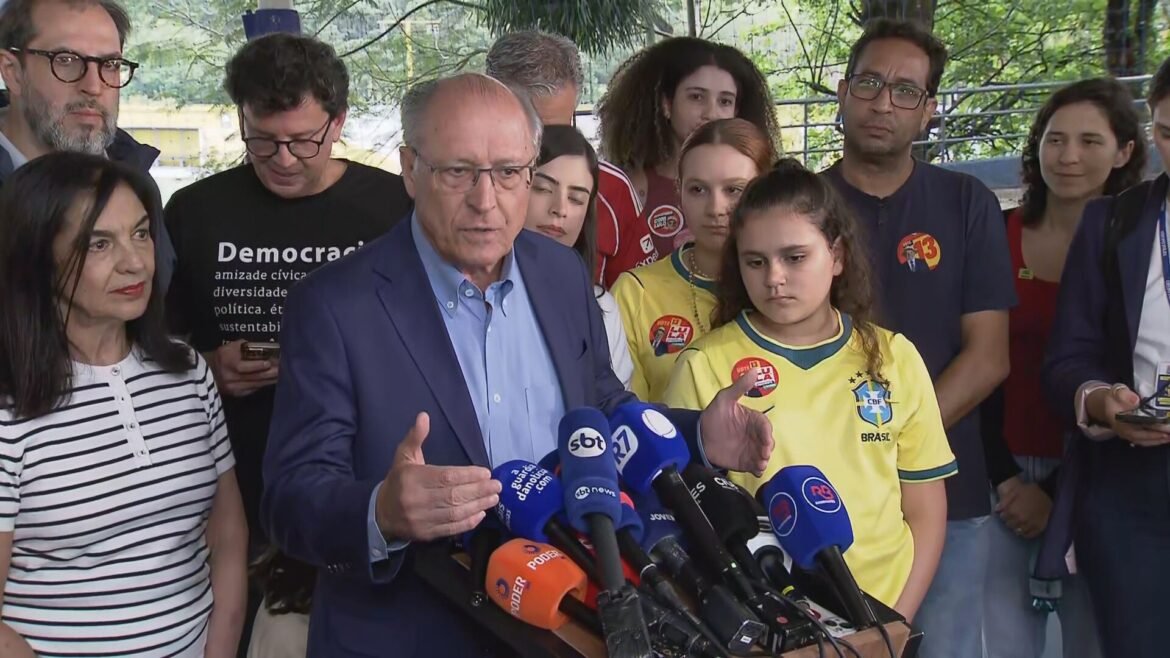alckmin-vota-em-sp-e-critica-ataques-contra-apoiadores-de-lula