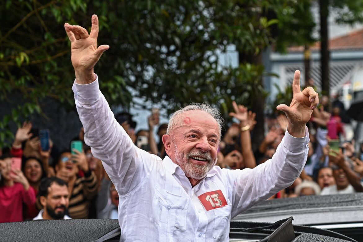apos-reeleicao-de-lula,-fundo-de-acoes-brasileiras-despenca-19%-nos-eua-e-antecipa-reacao-do-mercado-|-g1