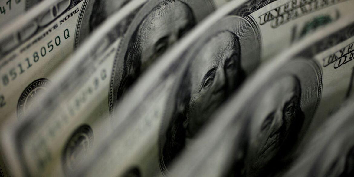 dolar-sobe-8,21%,-e-bolsa-cai-13,88%-apos-reeleicao-de-lula