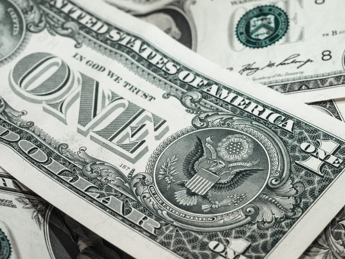 ibovespa-opera-em-queda-e-ja-acumula-perda-de-14%-na-semana;-dolar-recua-a-espera-do-fed-|-g1