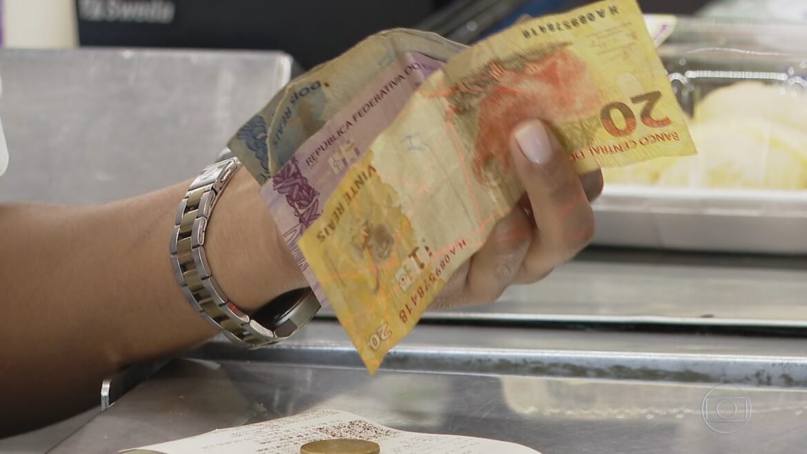 inadimplencia-e-endividamento-das-familias-sao-recorde-em-setembro,-informa-banco-central-|-g1