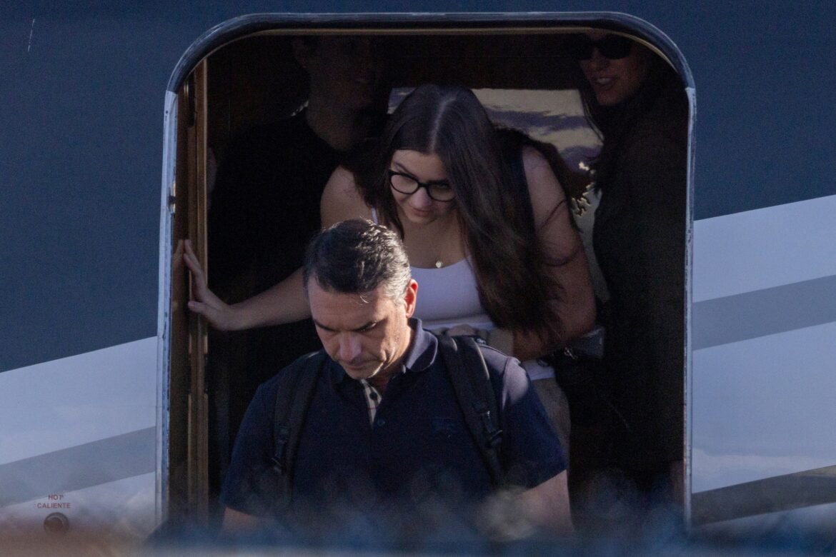 ao-se-radicalizar,-flavio-bolsonaro-se-isola-e-perde-apoio-ate-de-aliados