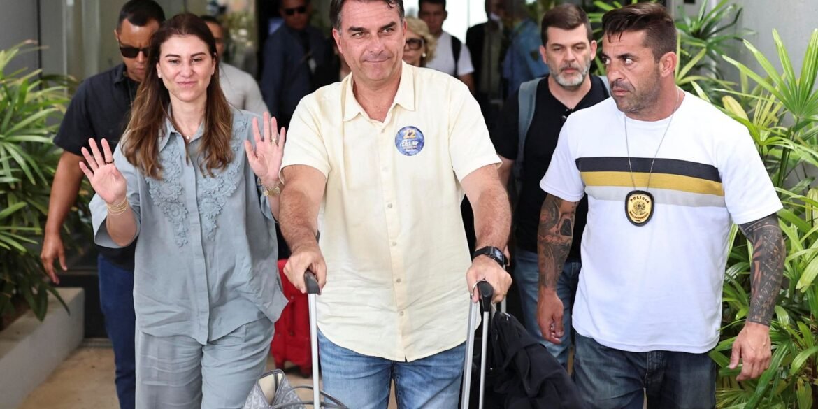 acao-popular-pede-suspensao-de-salario-do-senador-flavio-bolsonaro